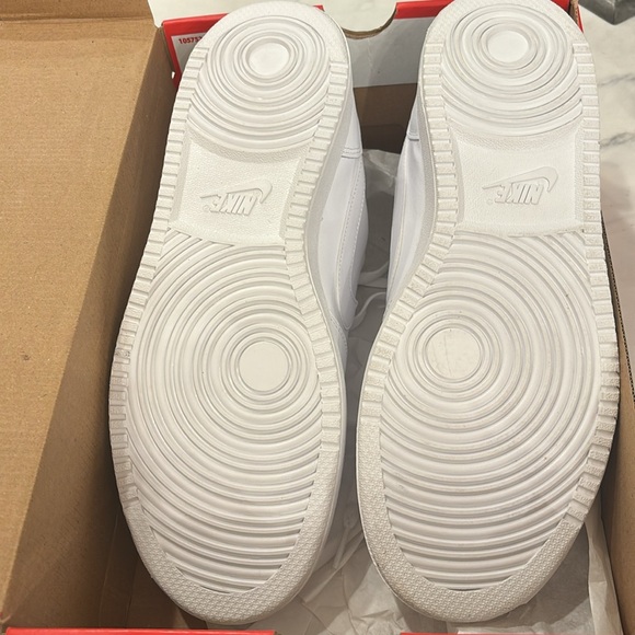 Brand new with box - Picture 3 of 4